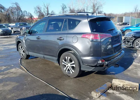 2016 Toyota Rav4 Le z USA, uszkodzony, nr VIN JTMZFREV7GJ061557
